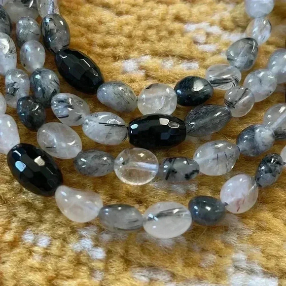 Single strand, long, mixed quartz flapper necklace NWT - Picture 3 of 4
